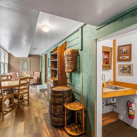 Whiskey Ridge Lodge, A Restored 1940S Gem, 2 Mins From Downtown, Breathtaking City Views, Custom Game Room, And Spacious Elegance Gatlinburg Eksteriør bilde