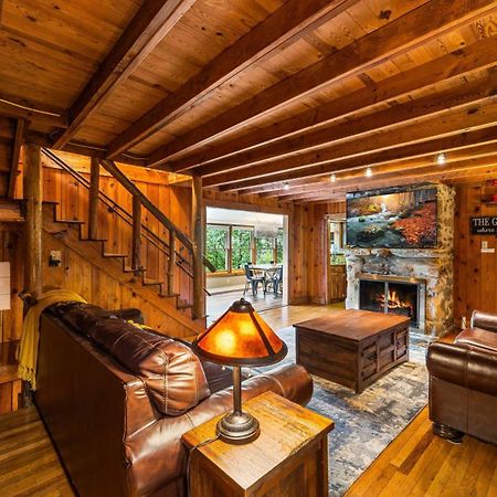 Whiskey Ridge Lodge, A Restored 1940S Gem, 2 Mins From Downtown, Breathtaking City Views, Custom Game Room, And Spacious Elegance Gatlinburg Eksteriør bilde