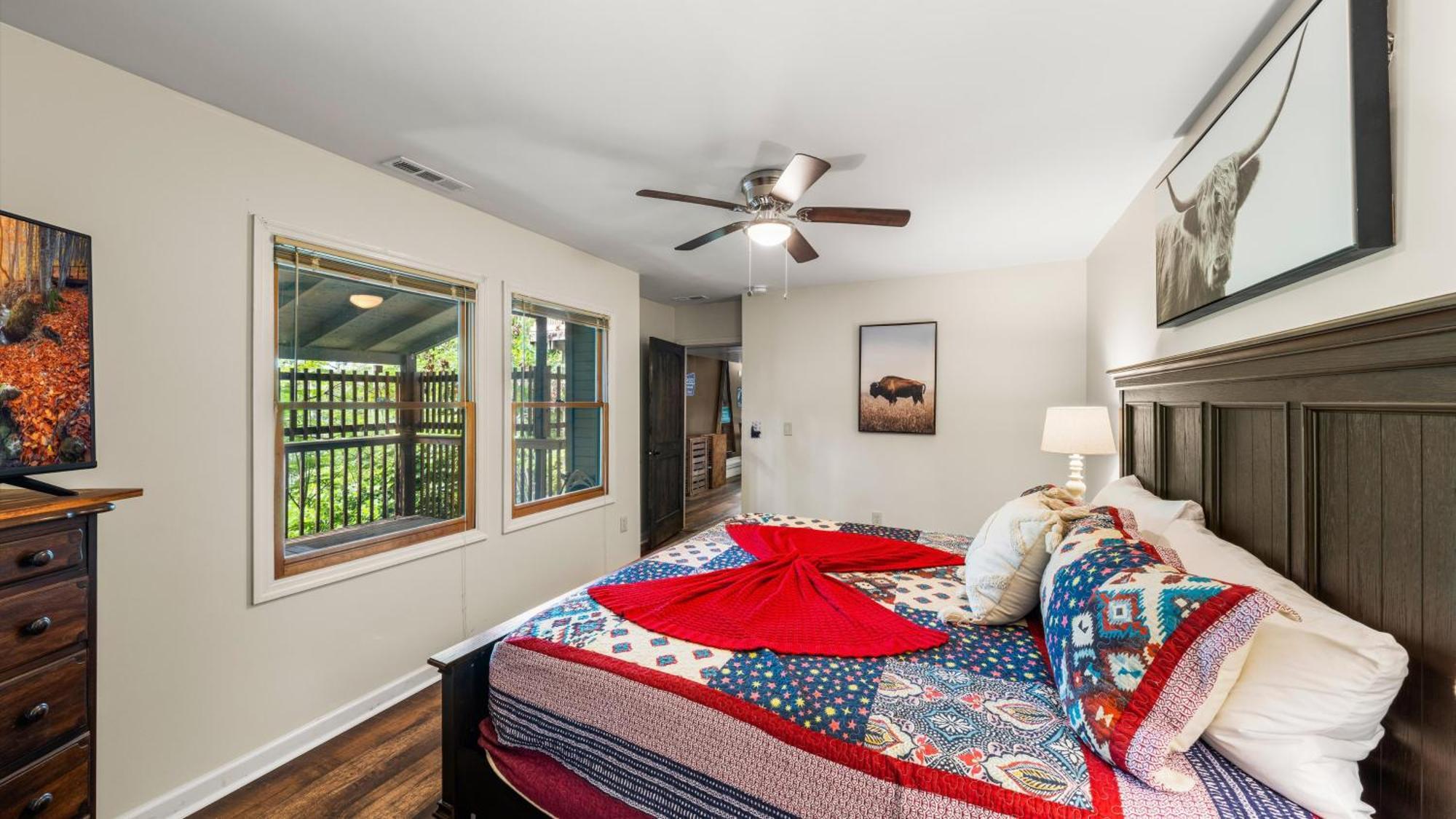 Whiskey Ridge Lodge, A Restored 1940S Gem, 2 Mins From Downtown, Breathtaking City Views, Custom Game Room, And Spacious Elegance Gatlinburg Eksteriør bilde