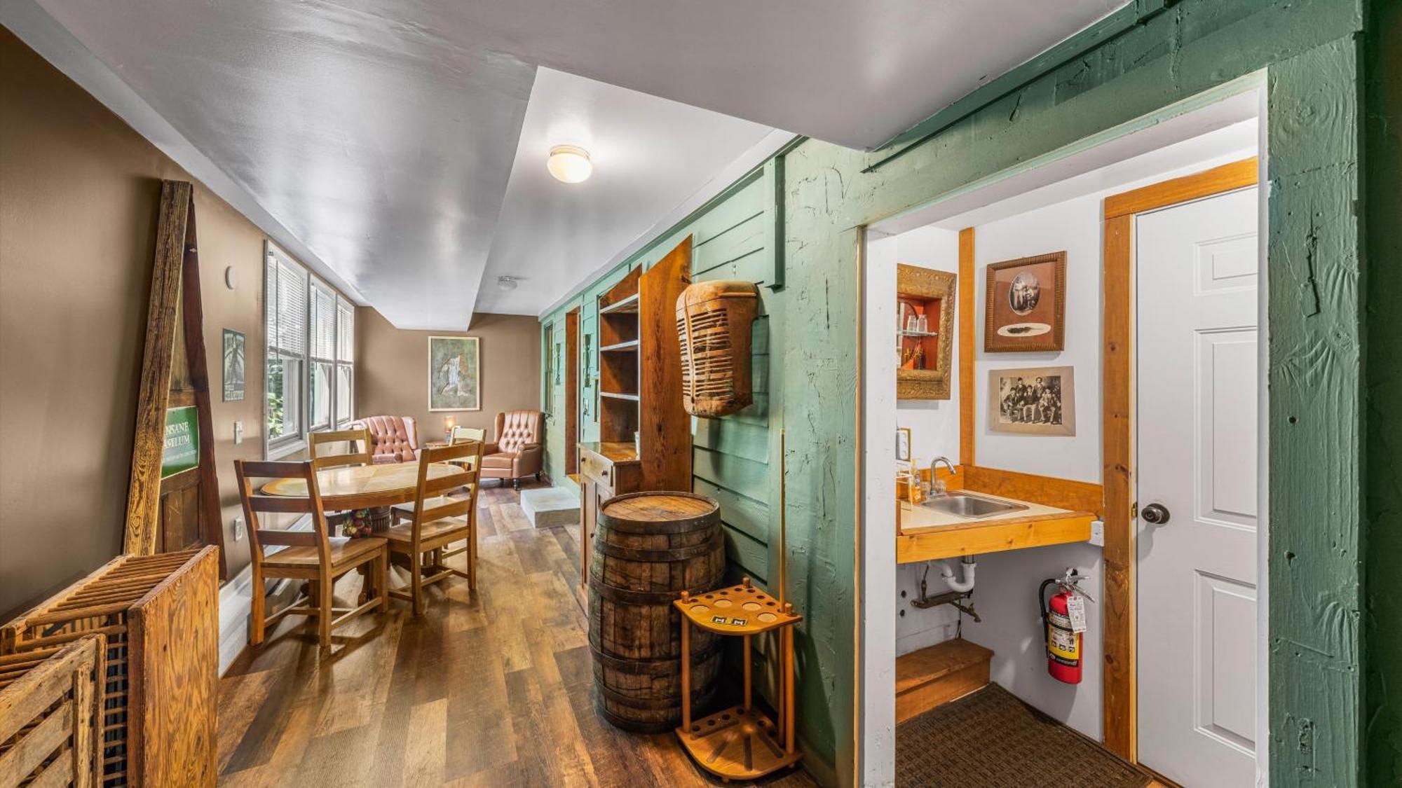 Whiskey Ridge Lodge, A Restored 1940S Gem, 2 Mins From Downtown, Breathtaking City Views, Custom Game Room, And Spacious Elegance Gatlinburg Eksteriør bilde