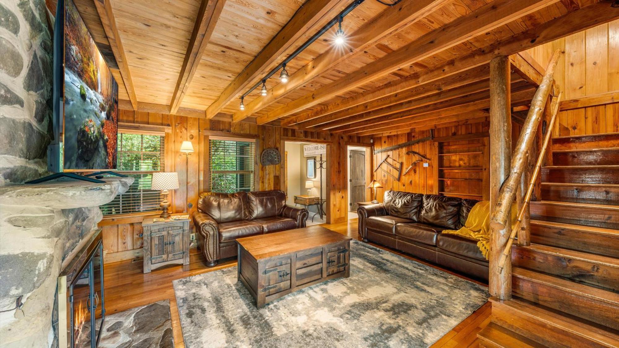 Whiskey Ridge Lodge, A Restored 1940S Gem, 2 Mins From Downtown, Breathtaking City Views, Custom Game Room, And Spacious Elegance Gatlinburg Eksteriør bilde
