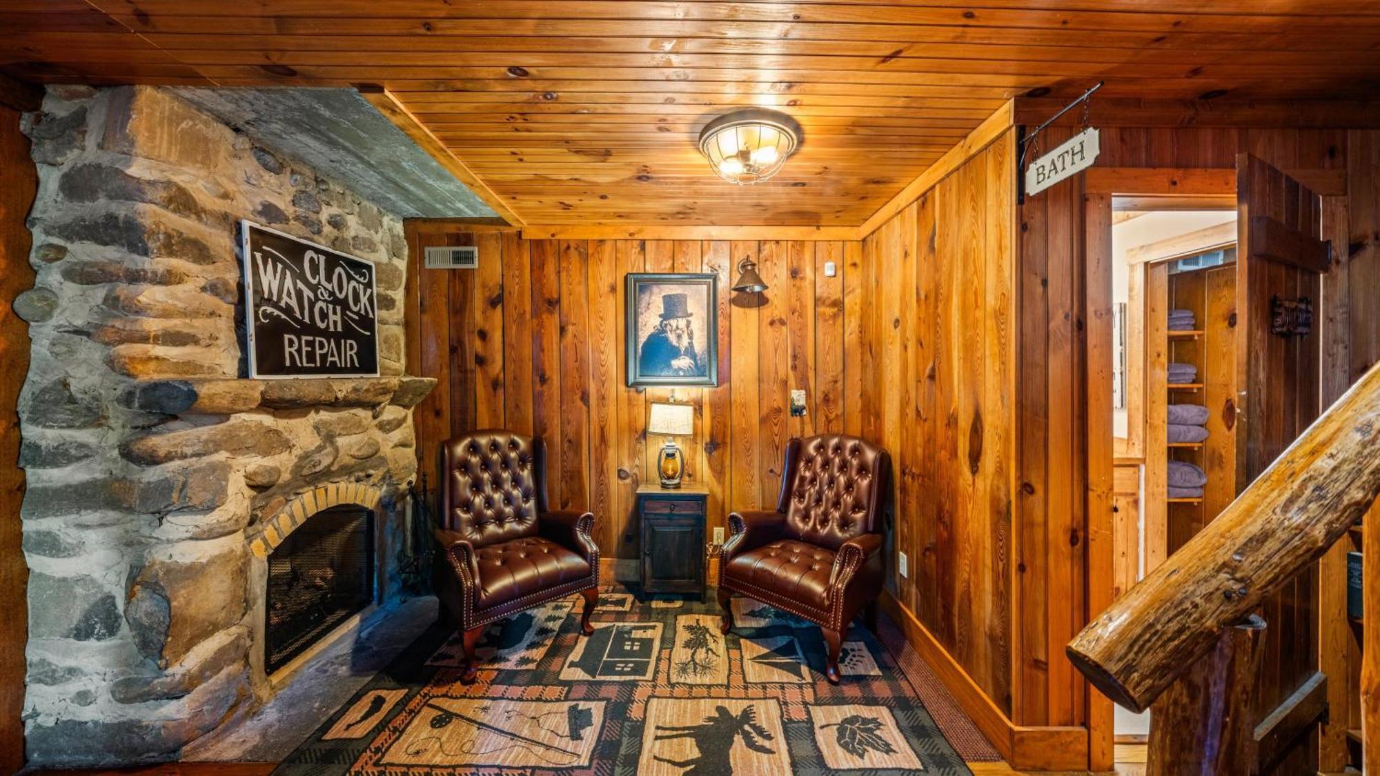 Whiskey Ridge Lodge, A Restored 1940S Gem, 2 Mins From Downtown, Breathtaking City Views, Custom Game Room, And Spacious Elegance Gatlinburg Eksteriør bilde