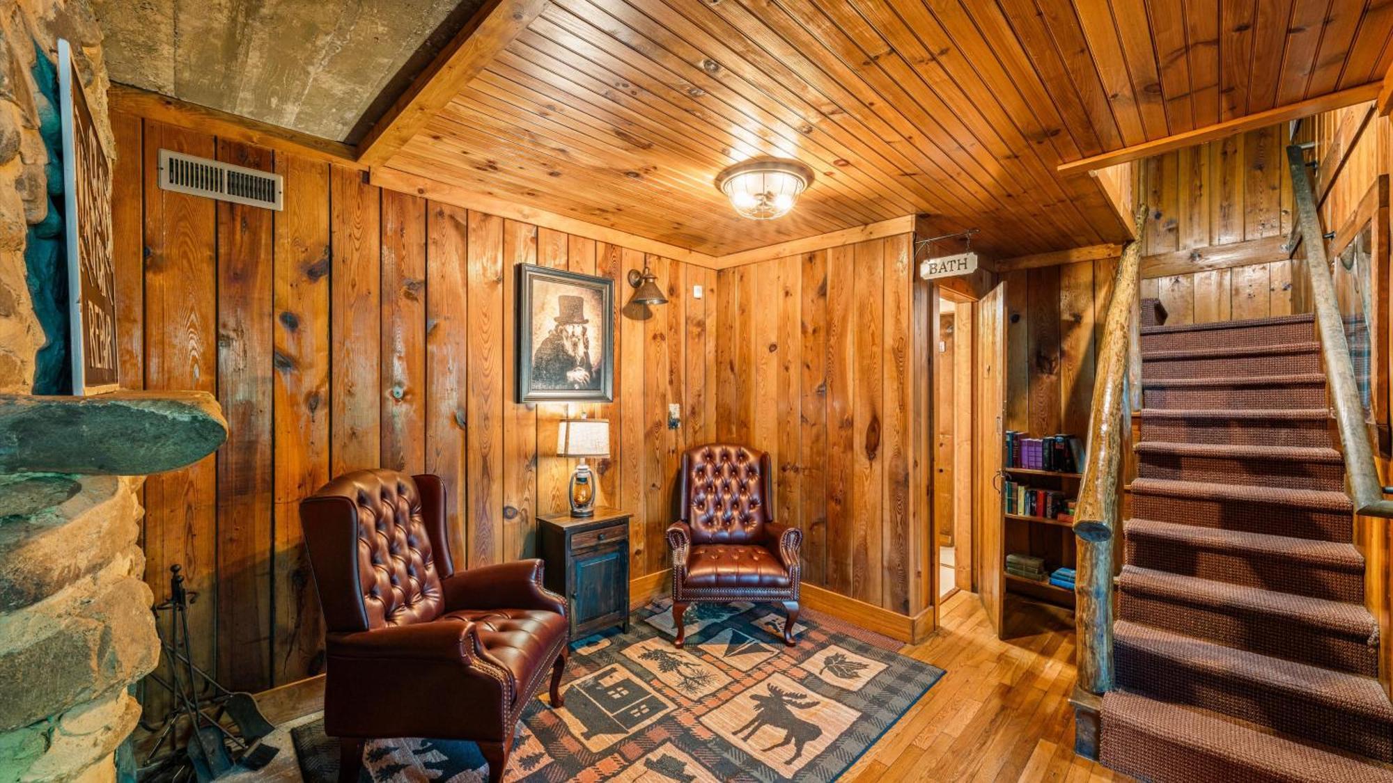 Whiskey Ridge Lodge, A Restored 1940S Gem, 2 Mins From Downtown, Breathtaking City Views, Custom Game Room, And Spacious Elegance Gatlinburg Eksteriør bilde