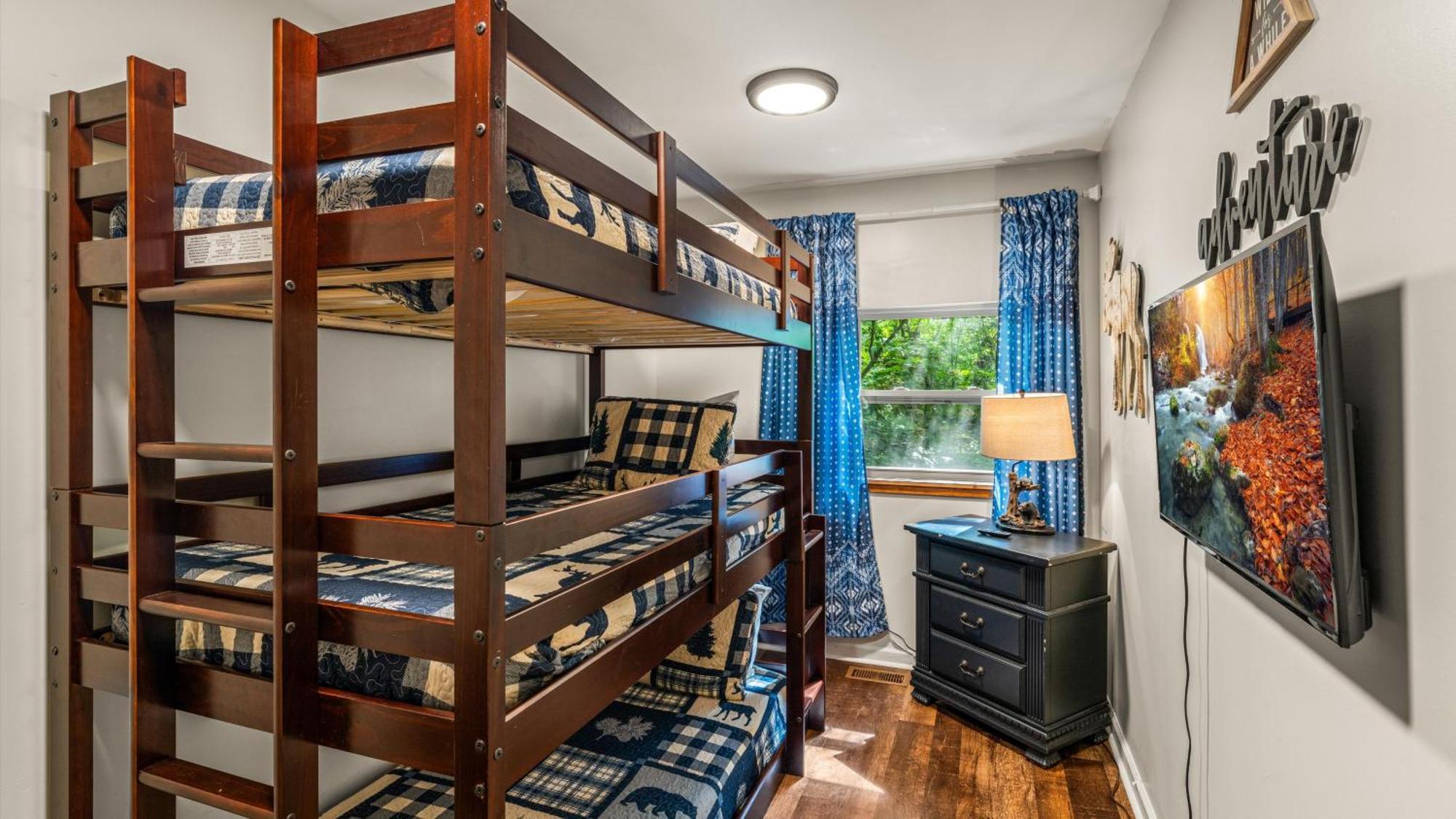 Whiskey Ridge Lodge, A Restored 1940S Gem, 2 Mins From Downtown, Breathtaking City Views, Custom Game Room, And Spacious Elegance Gatlinburg Eksteriør bilde