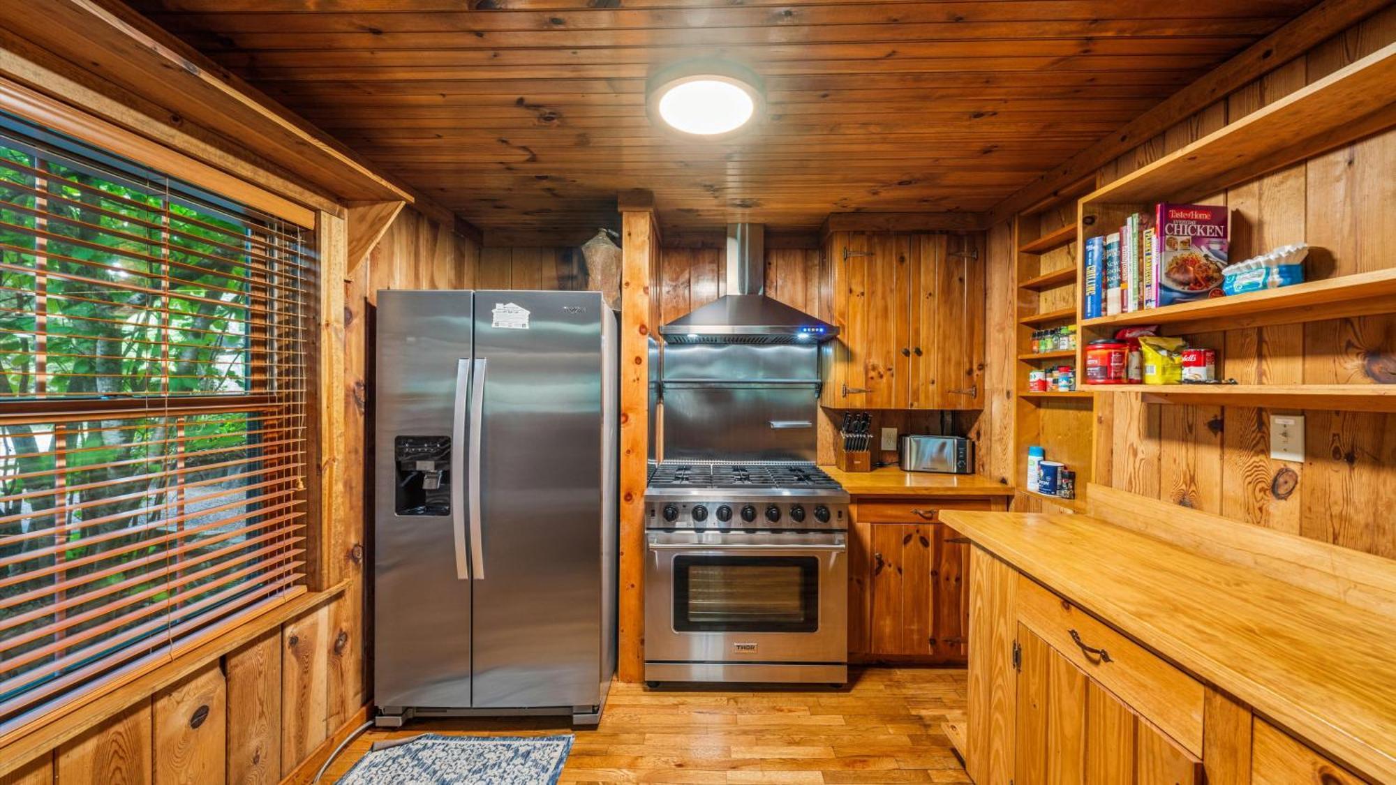 Whiskey Ridge Lodge, A Restored 1940S Gem, 2 Mins From Downtown, Breathtaking City Views, Custom Game Room, And Spacious Elegance Gatlinburg Eksteriør bilde