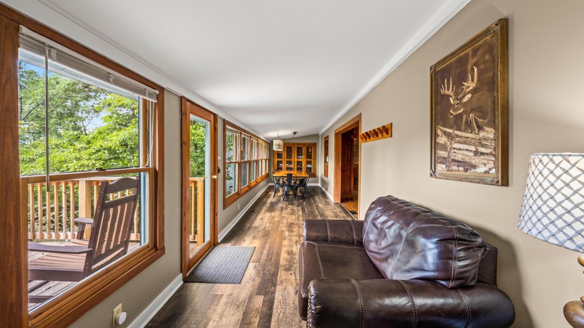 Whiskey Ridge Lodge, A Restored 1940S Gem, 2 Mins From Downtown, Breathtaking City Views, Custom Game Room, And Spacious Elegance Gatlinburg Eksteriør bilde