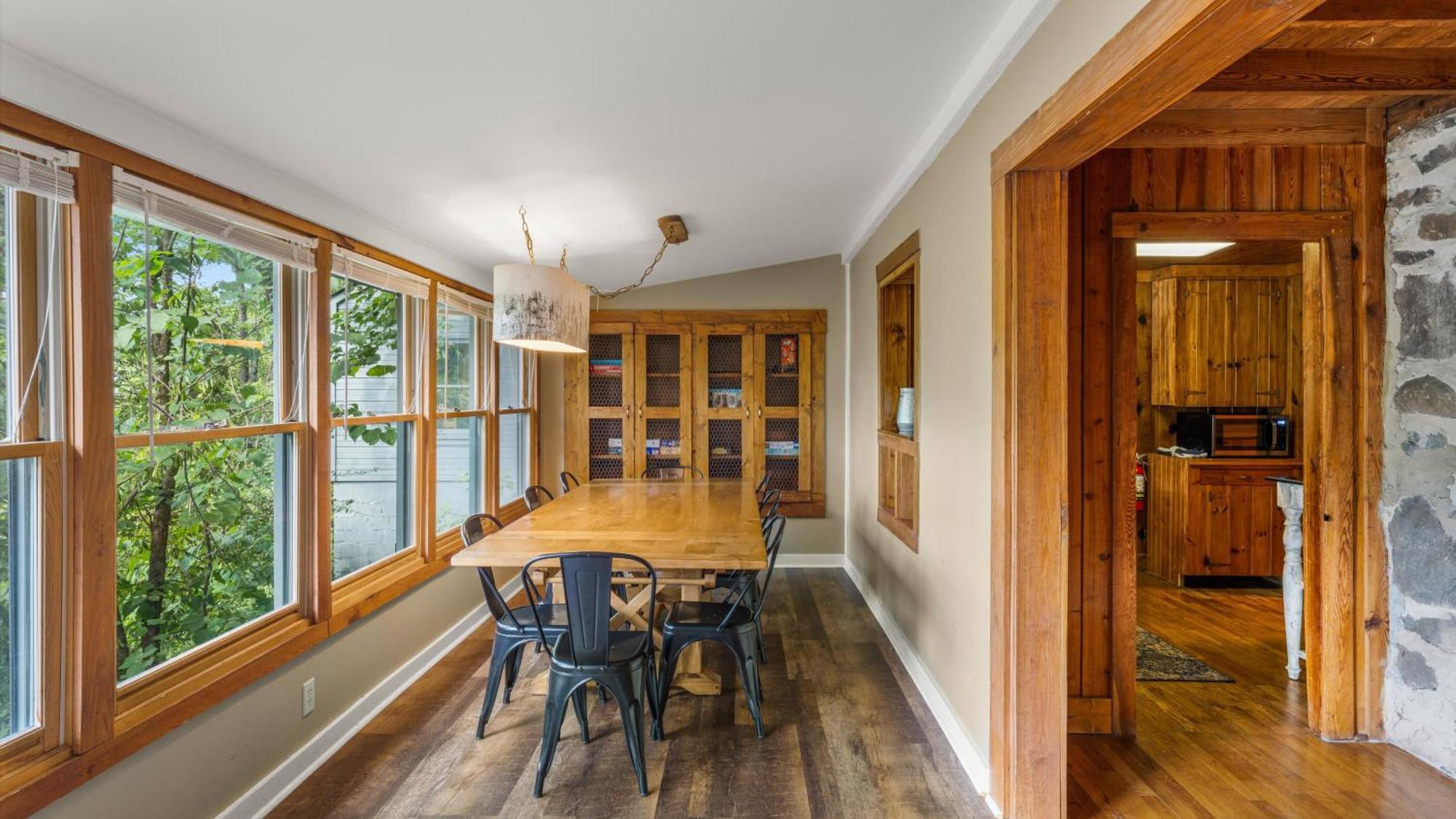 Whiskey Ridge Lodge, A Restored 1940S Gem, 2 Mins From Downtown, Breathtaking City Views, Custom Game Room, And Spacious Elegance Gatlinburg Eksteriør bilde