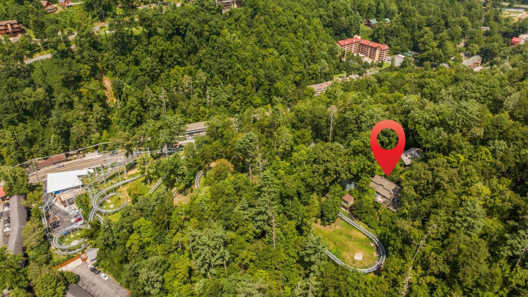 Whiskey Ridge Lodge, A Restored 1940S Gem, 2 Mins From Downtown, Breathtaking City Views, Custom Game Room, And Spacious Elegance Gatlinburg Eksteriør bilde