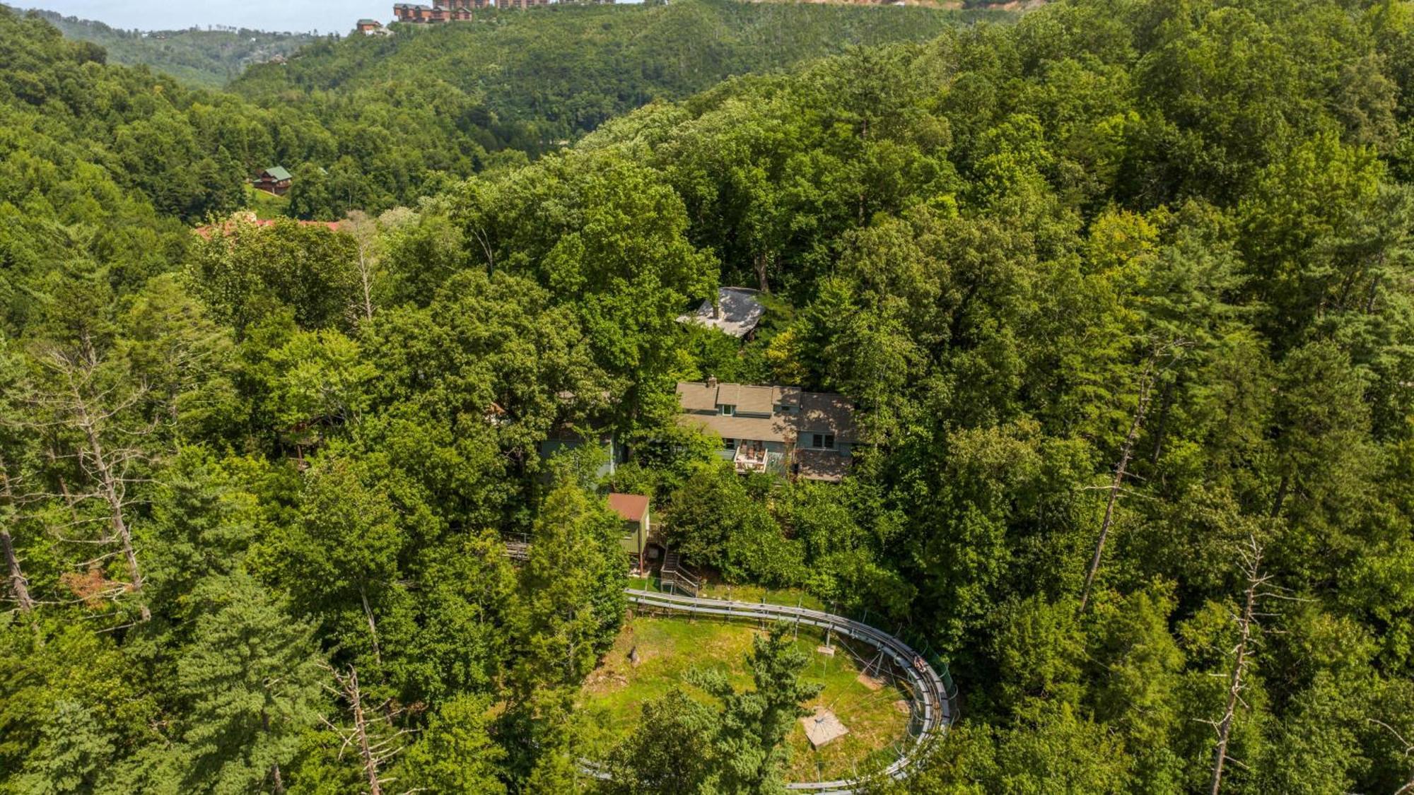 Whiskey Ridge Lodge, A Restored 1940S Gem, 2 Mins From Downtown, Breathtaking City Views, Custom Game Room, And Spacious Elegance Gatlinburg Eksteriør bilde